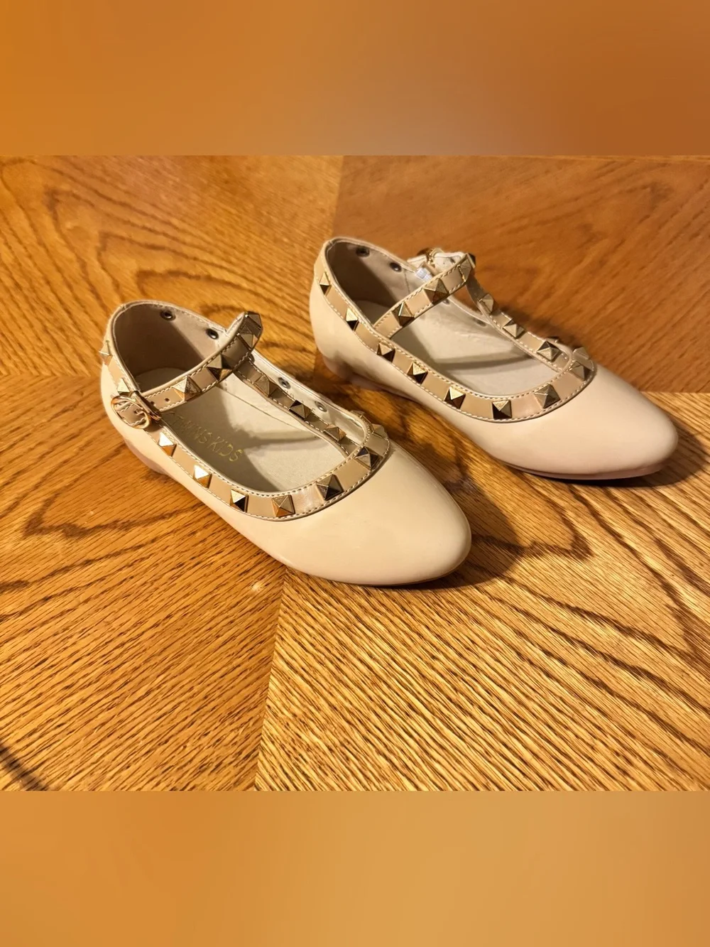 CCTWINS Kids Gold Studded T-Strap Patent Dress Shoes - Nude/Beige